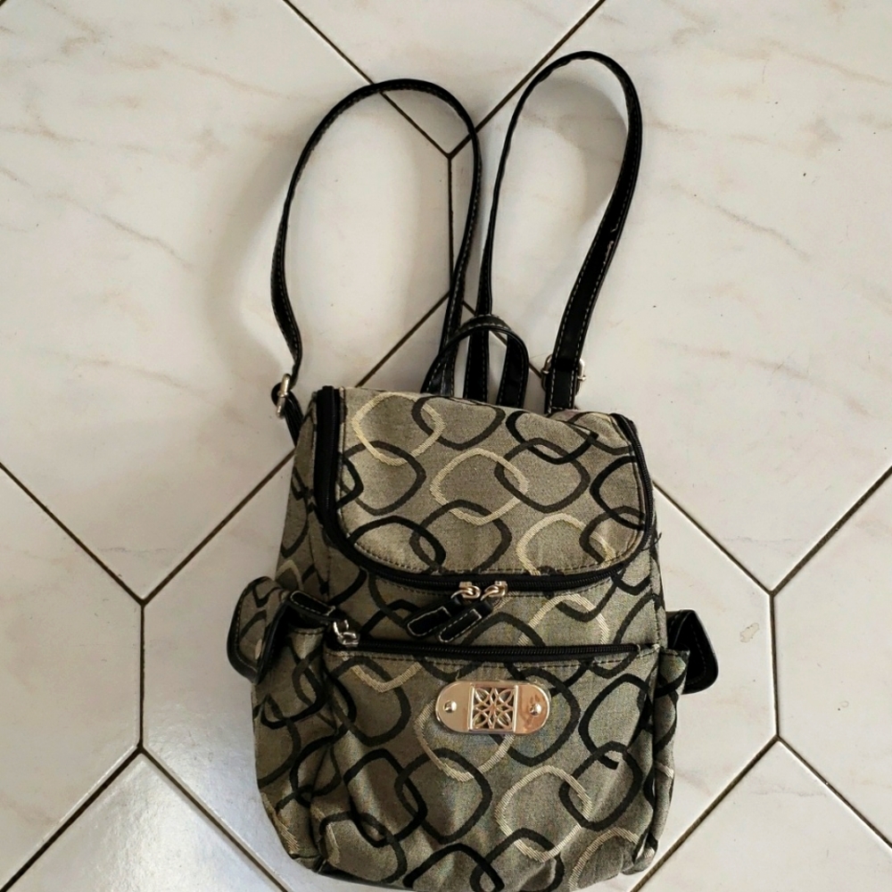 Purse, back style.  Zip closure, gray and black pattern